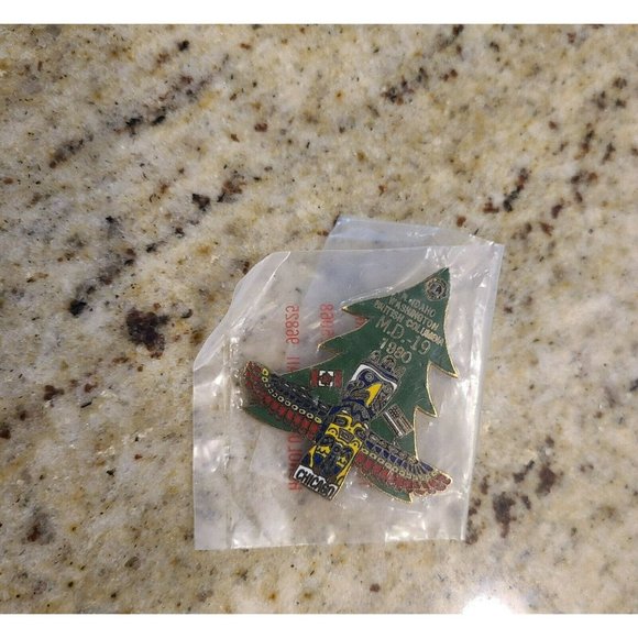 Vintage Idaho Washington BC Totem Pole Pine Tree1980 MD 19 Pin. - Picture 2 of 10